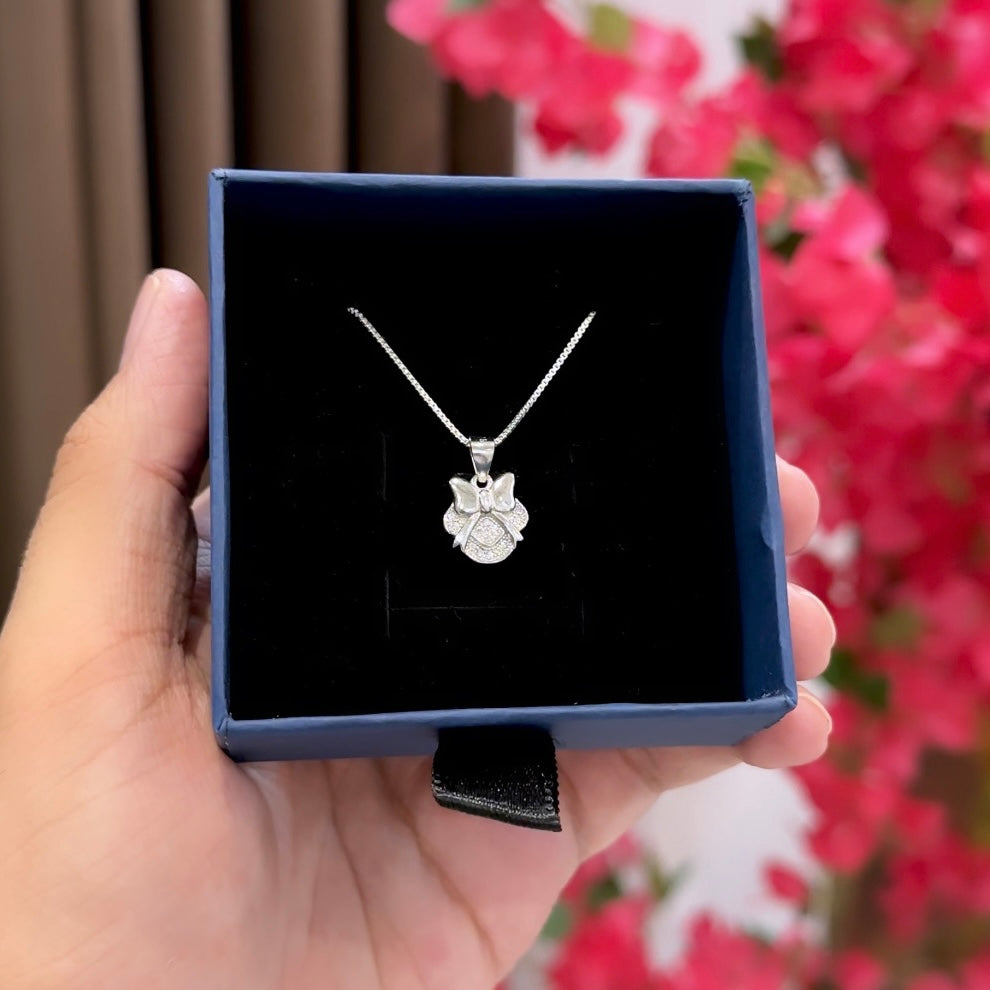 Bow Minimal Chain Pendant
