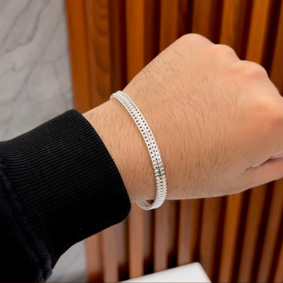 U Bracelet