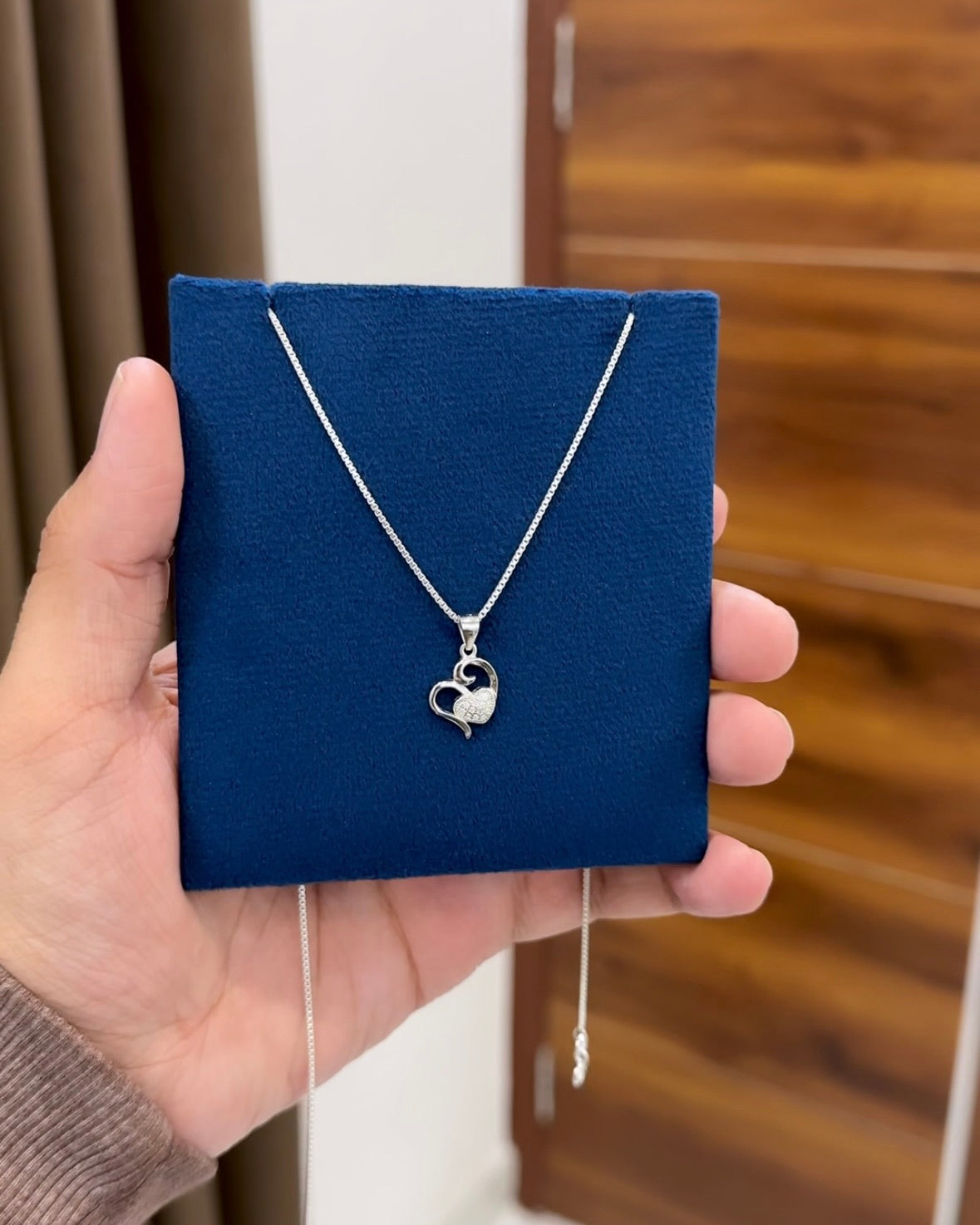 Minimal Pendant + Chain