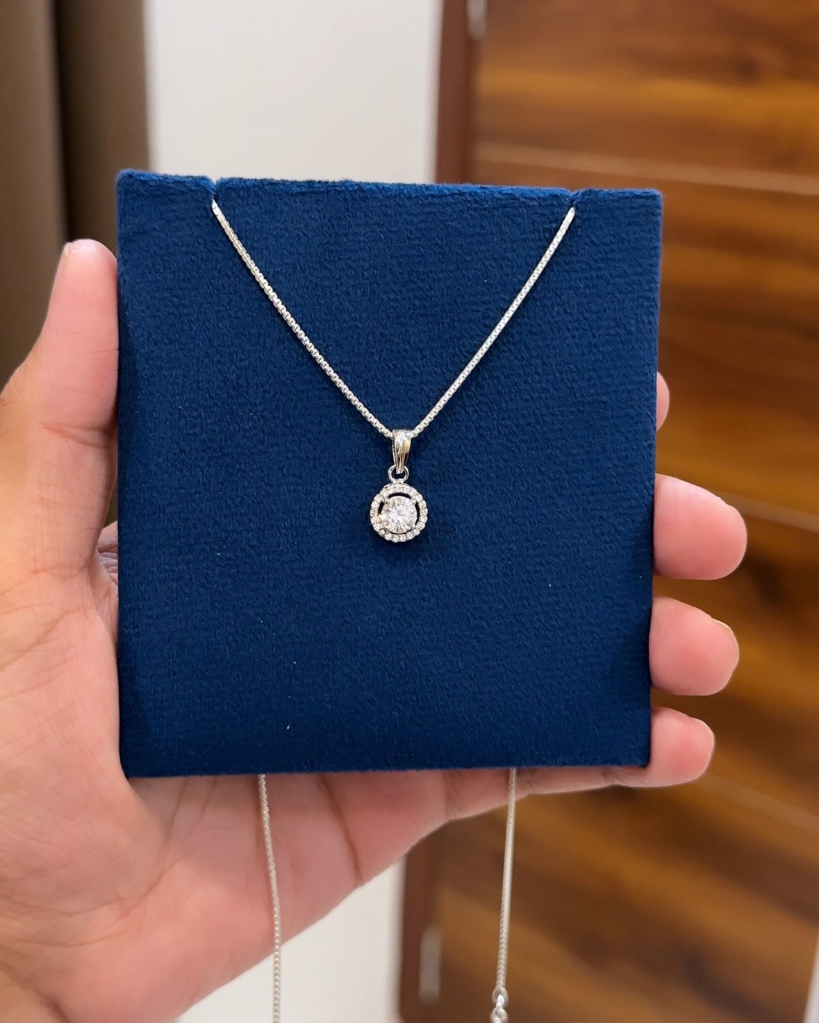 Solitaire Round Pendant + Chain