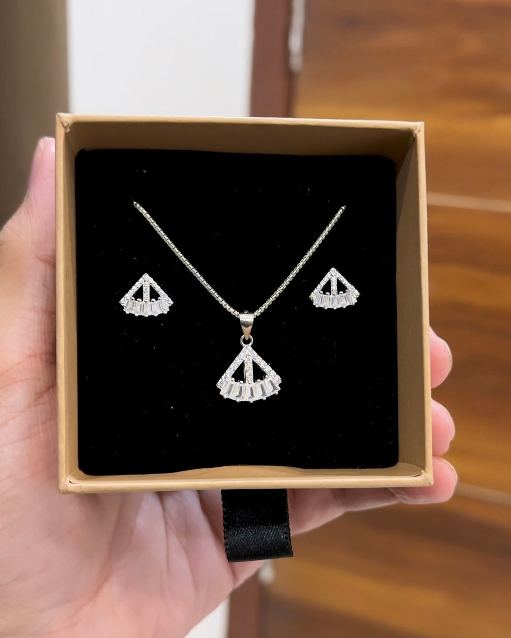 Shine Lines Pendant Set