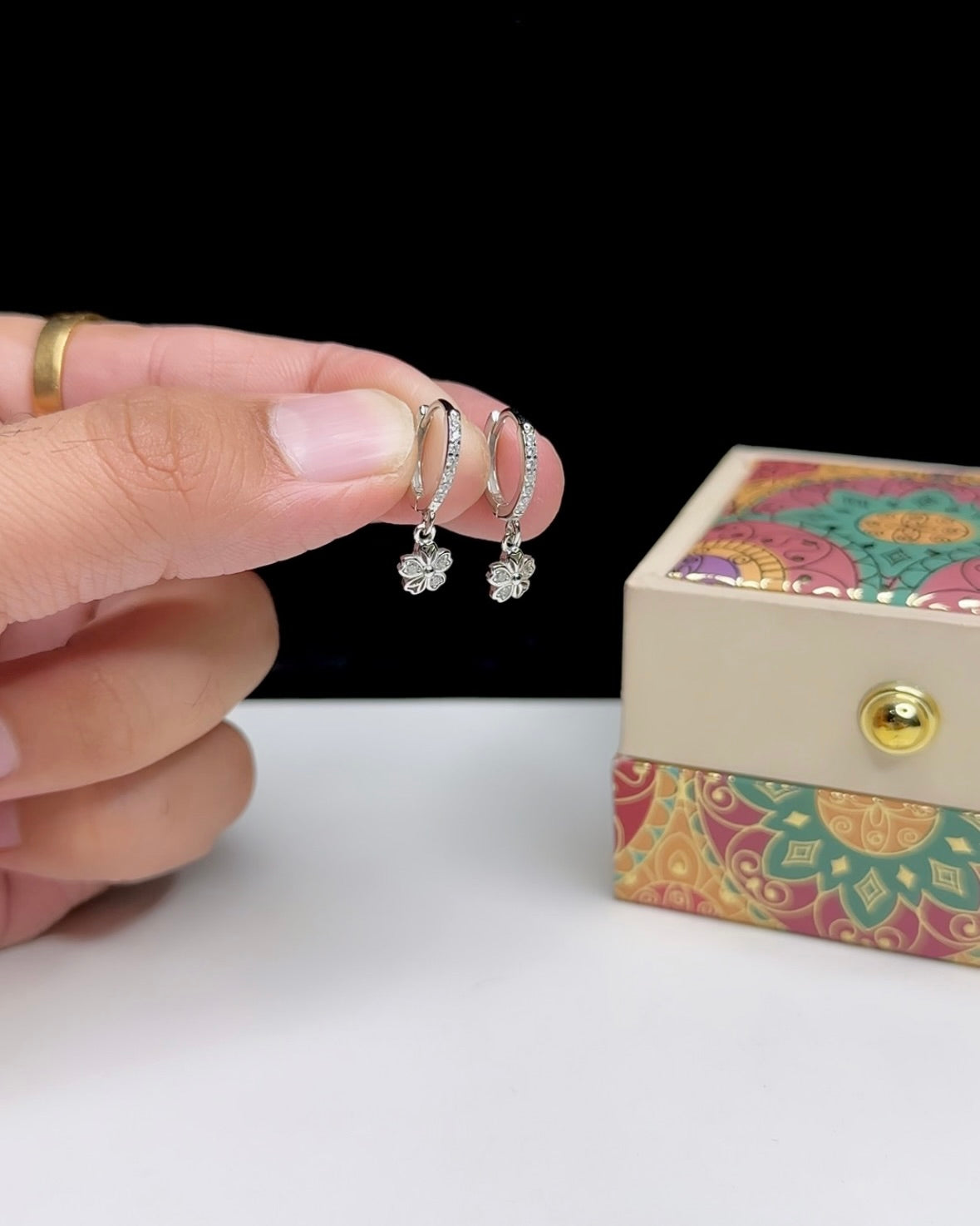 Mini Flowers Hanging Bali Earrings