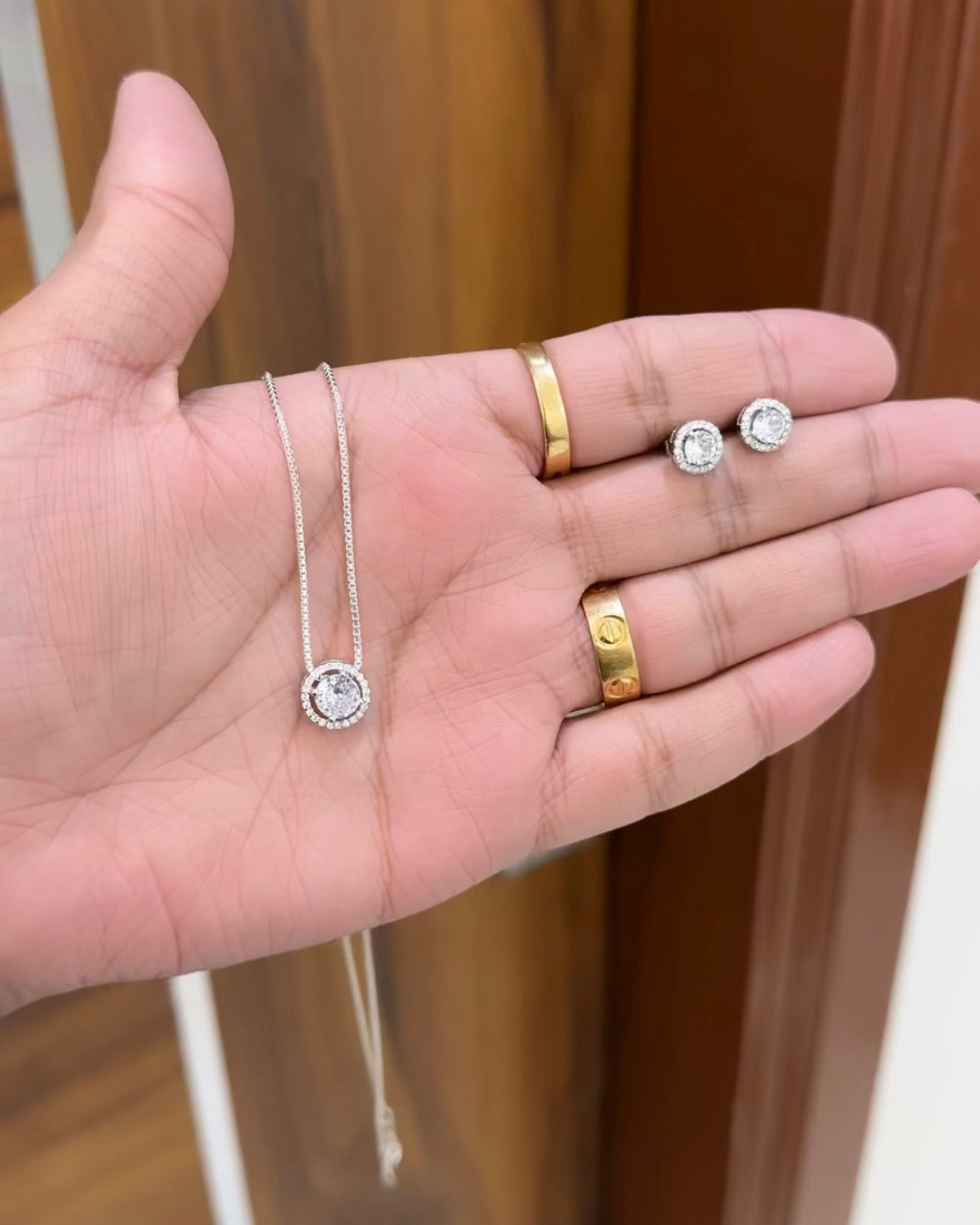 Minimal Round Pendant Set