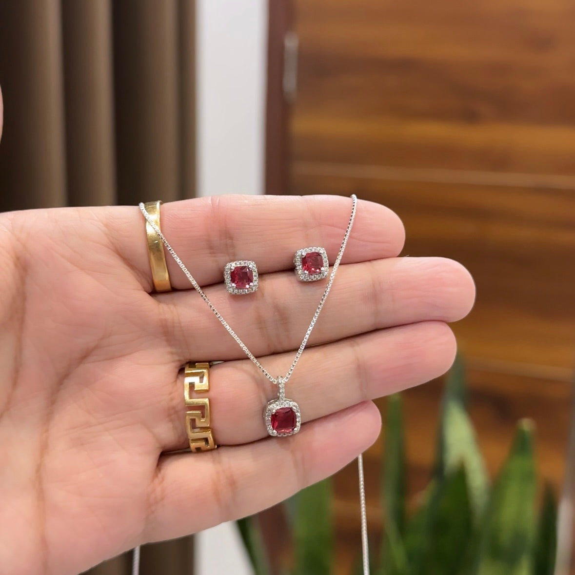 Minimal Pendant Set
