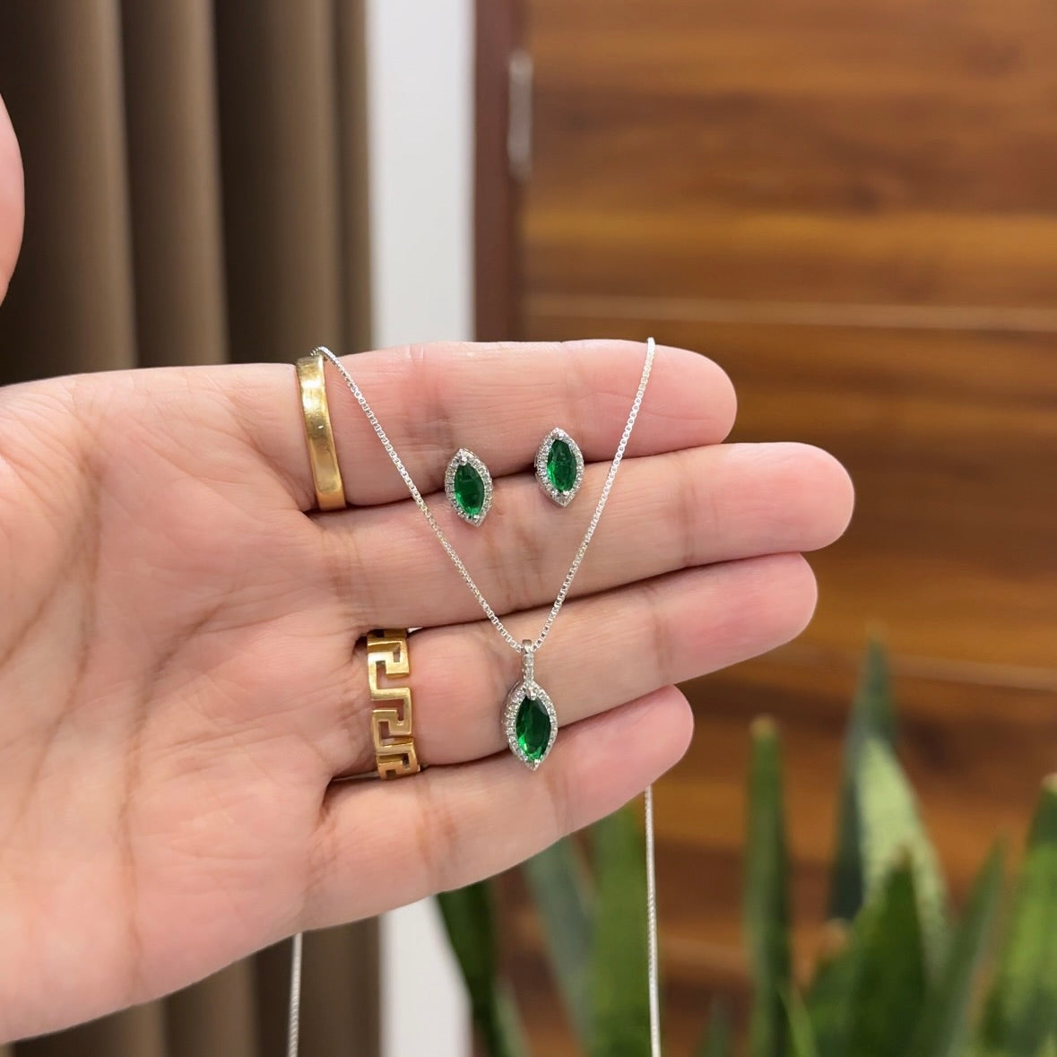 Minimal Pendant Set