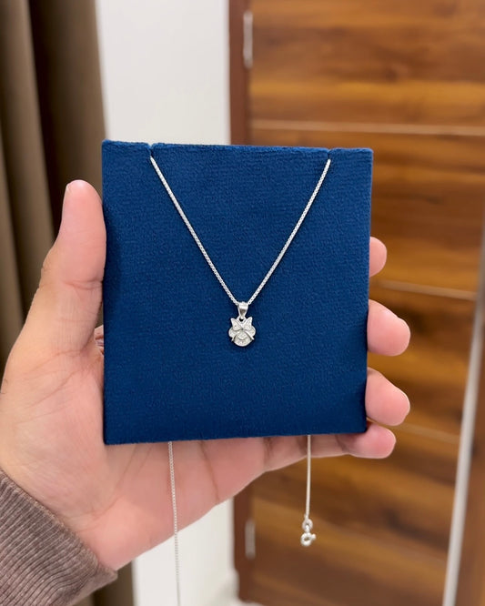 Minimal Pendant + Chain