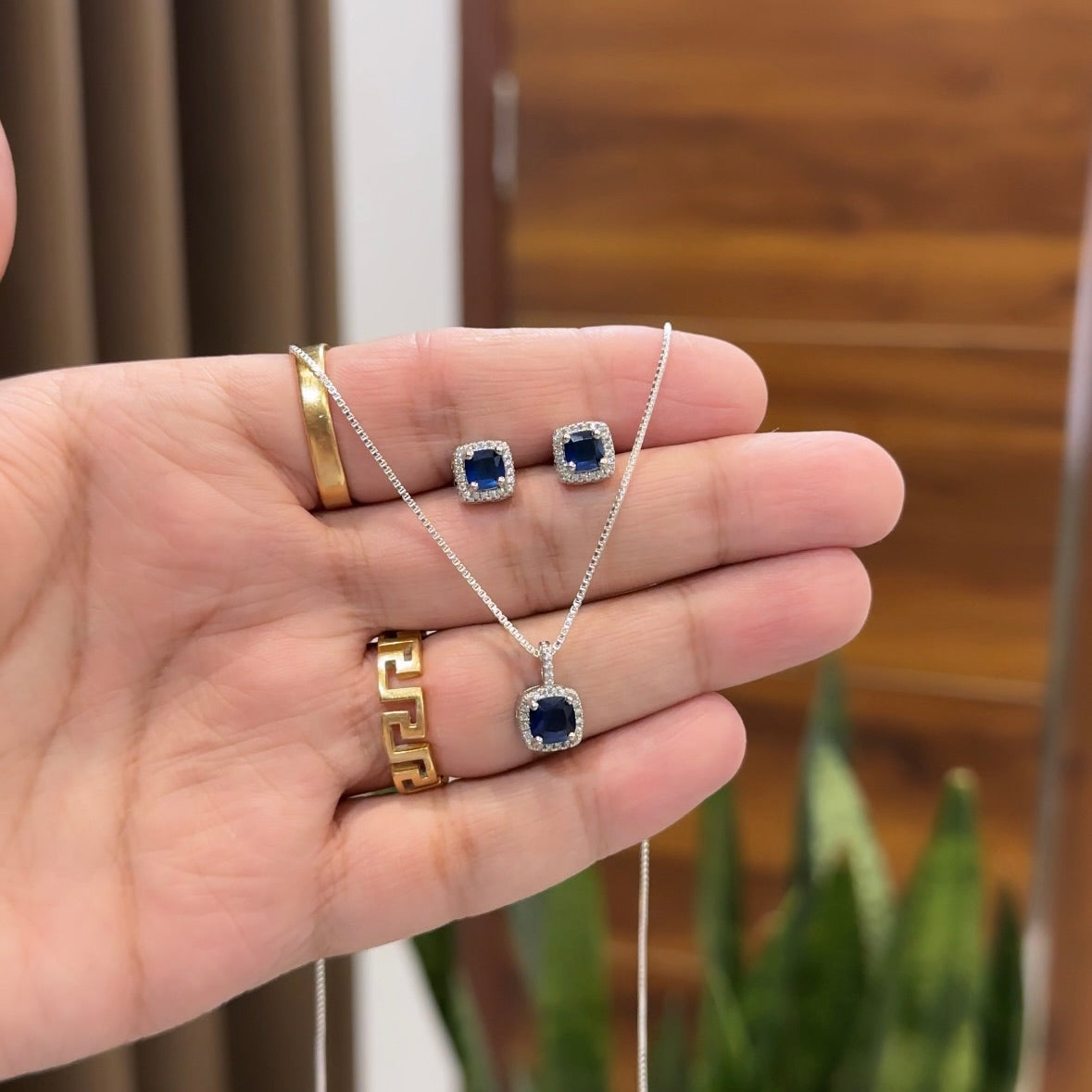 Minimal Pendant Set