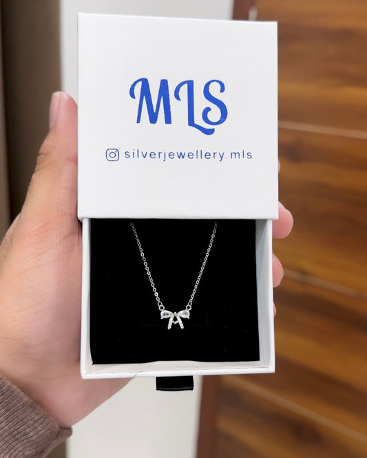 Solitaire Bowtie Minimal Chain