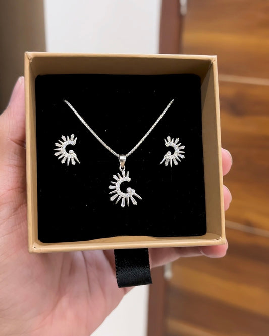 Chaand ka Tukda
Pendant Set