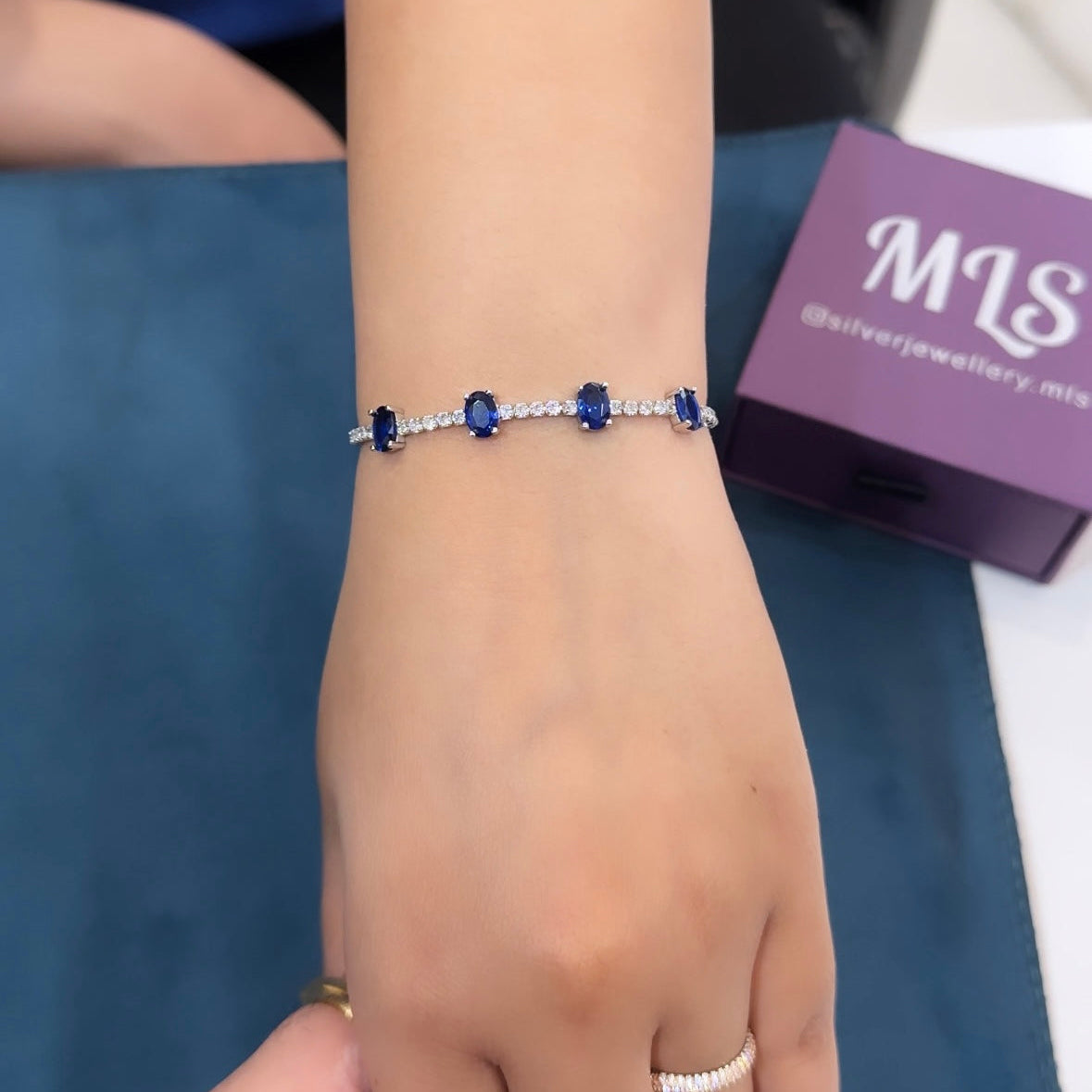 Girlish Solitaire Bracelet
