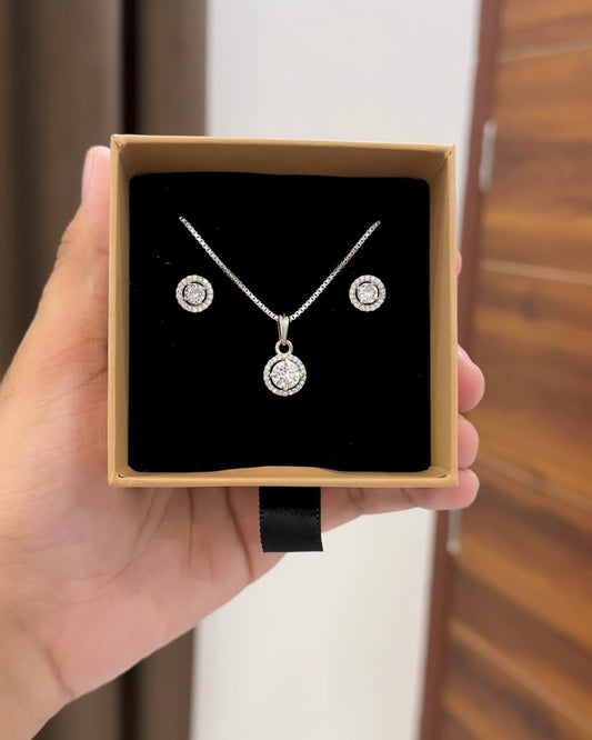 Round Solitaire Pendant Set