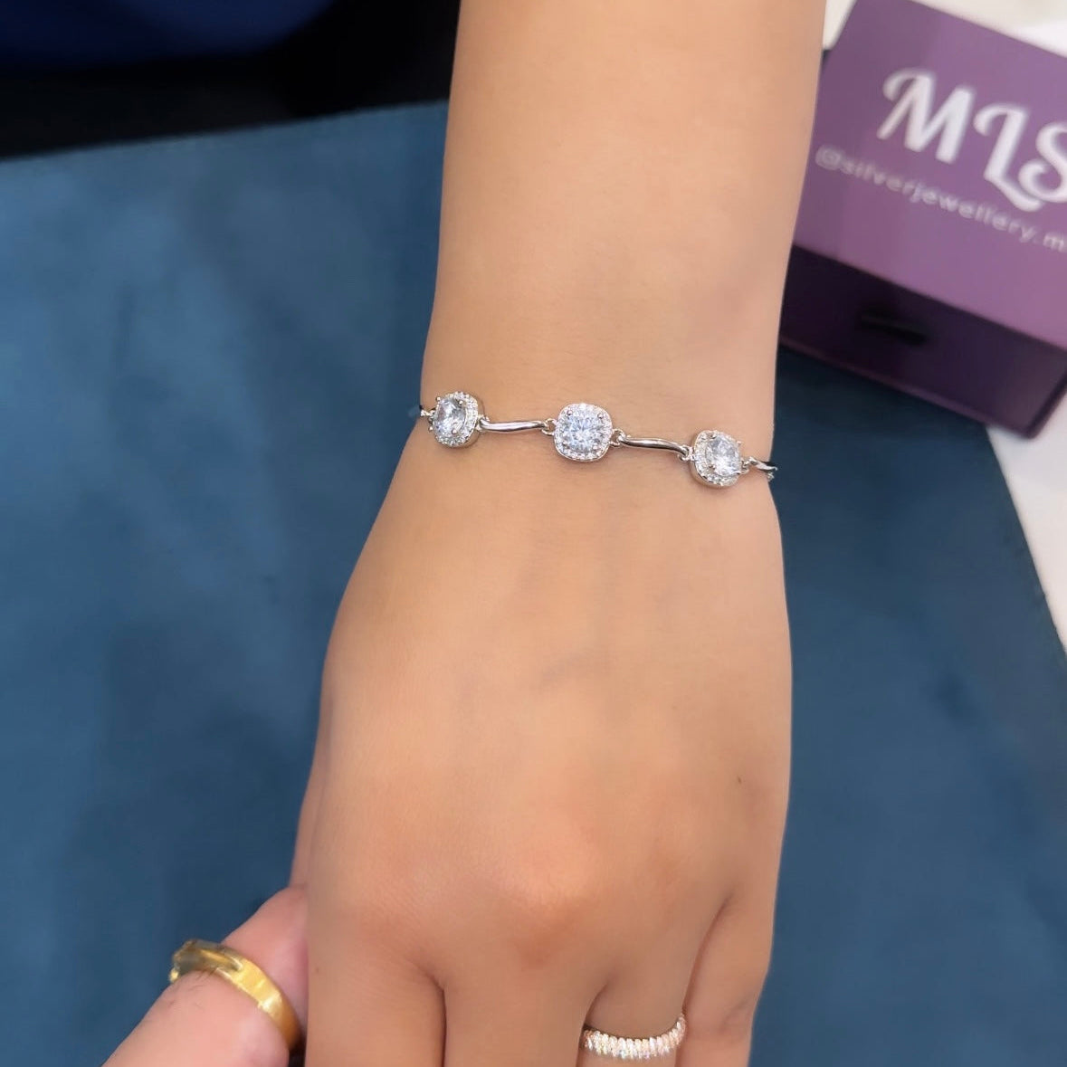 Girlish Solitaire Bracelet